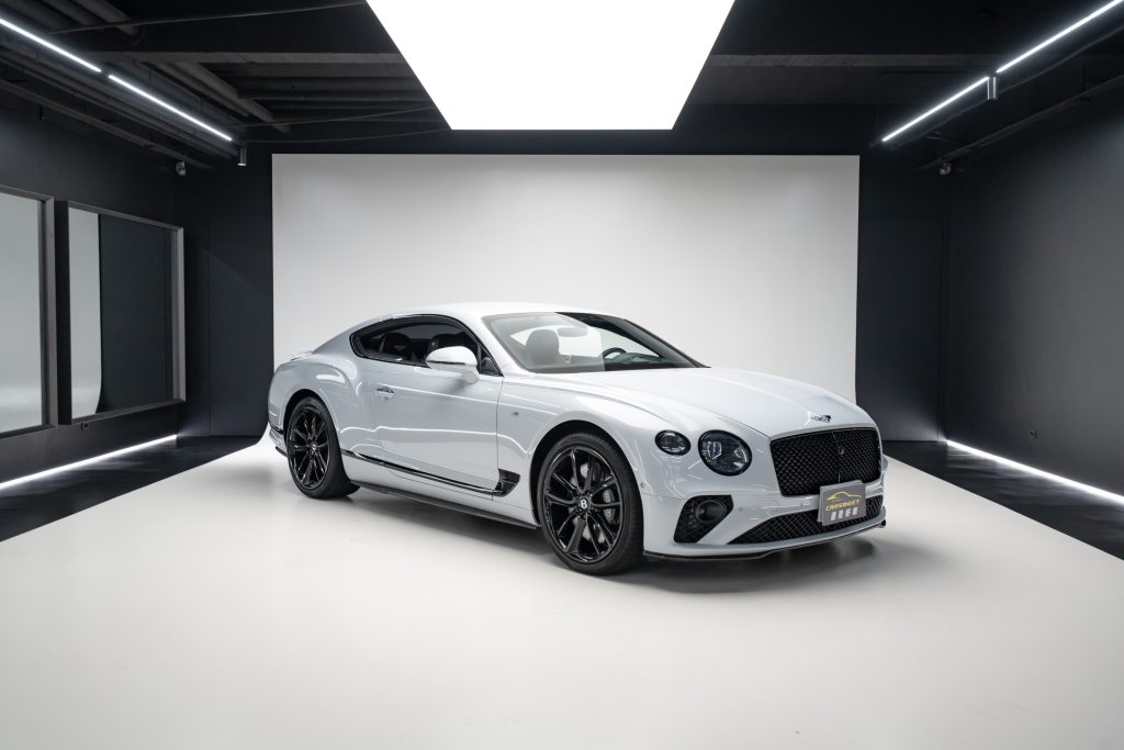 2020” Bentley GT V8 特選極光白 雙門超跑 優雅駕馭